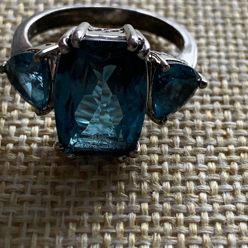 Something Blue!Elegant Genuine Blue Topaz Gemstone Ring, Sterling Silver, size 9 - Picture 14 of 16